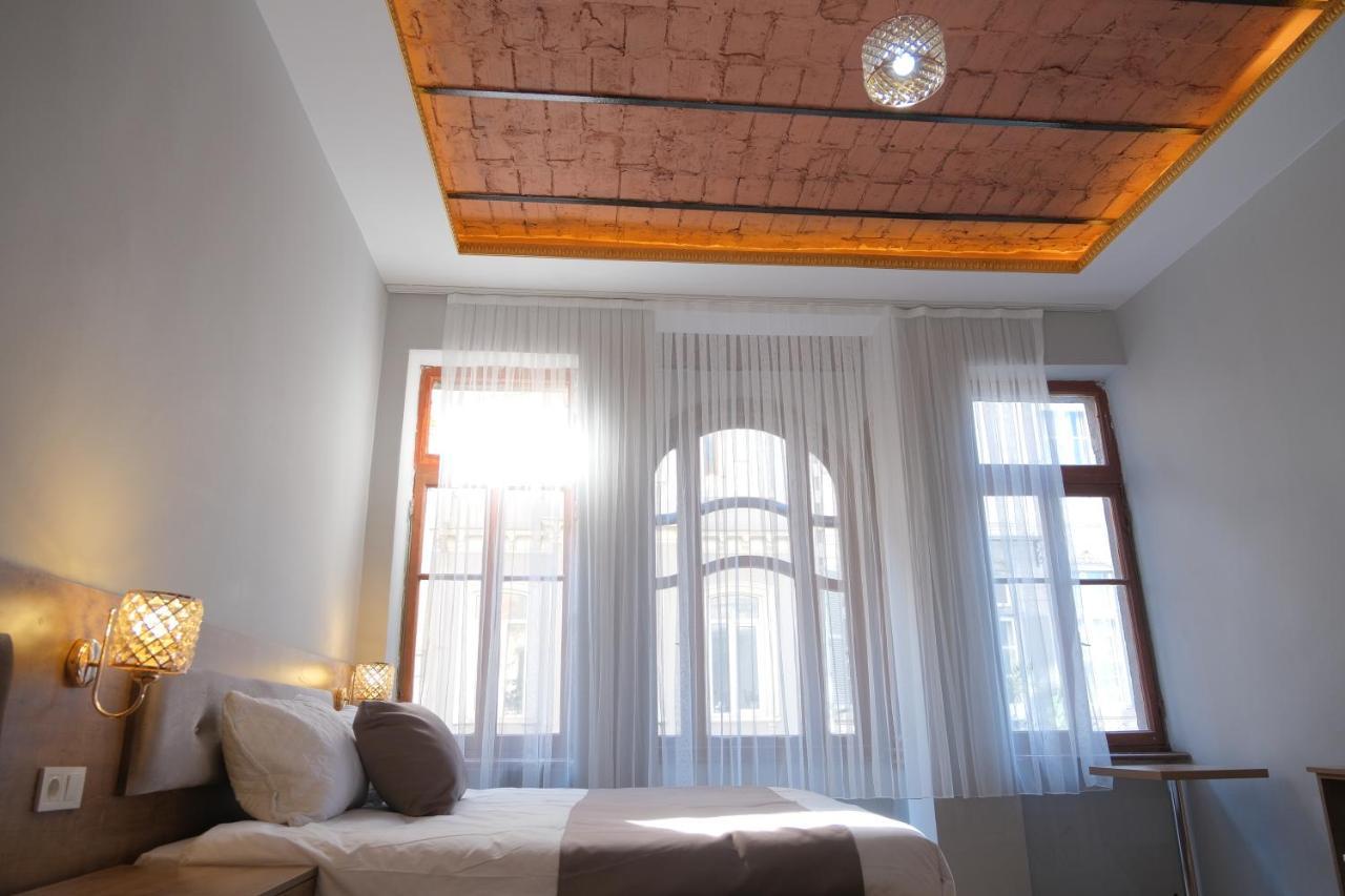 Adamantides Hotel Istanbul Bagian luar foto