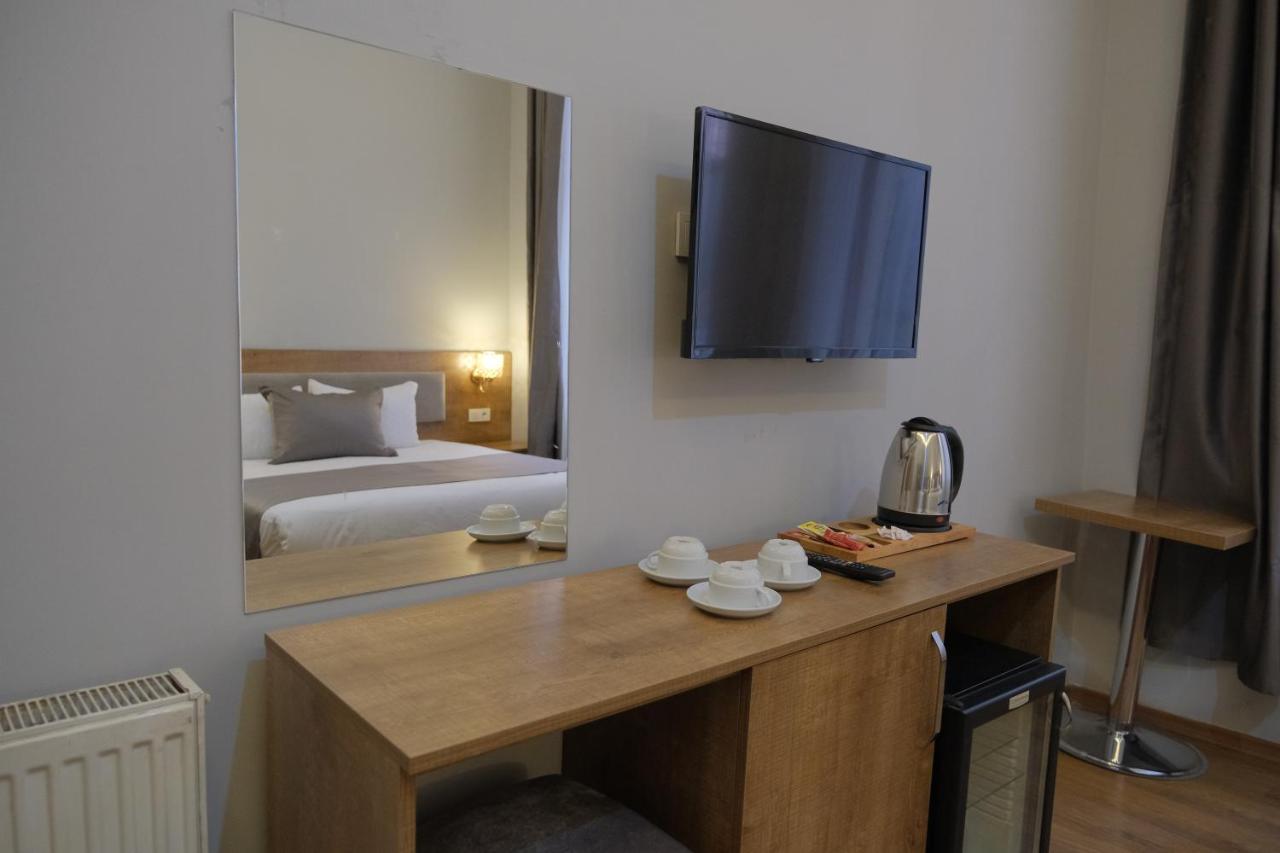 Adamantides Hotel Istanbul Bagian luar foto