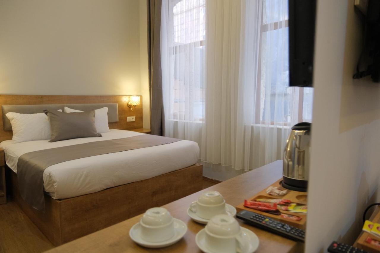 Adamantides Hotel Istanbul Bagian luar foto