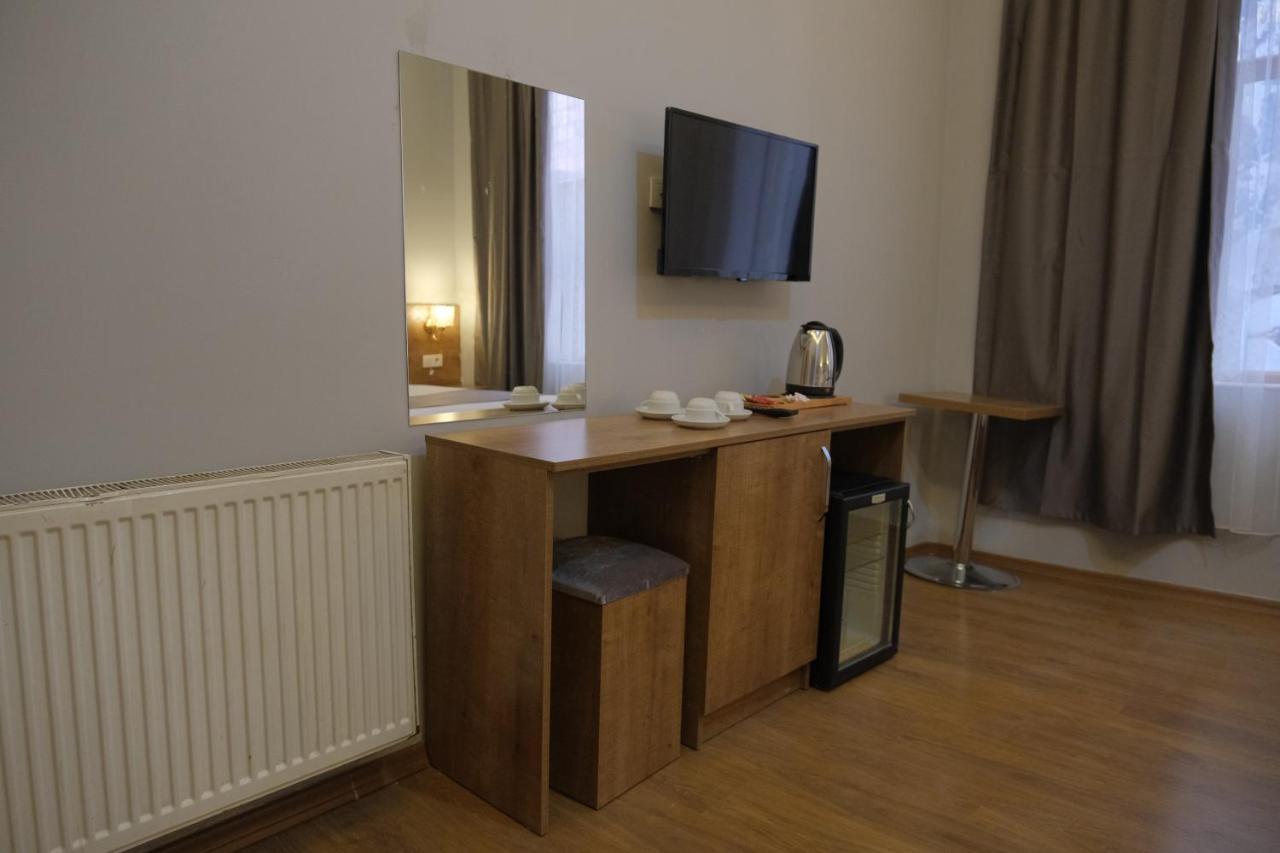 Adamantides Hotel Istanbul Bagian luar foto