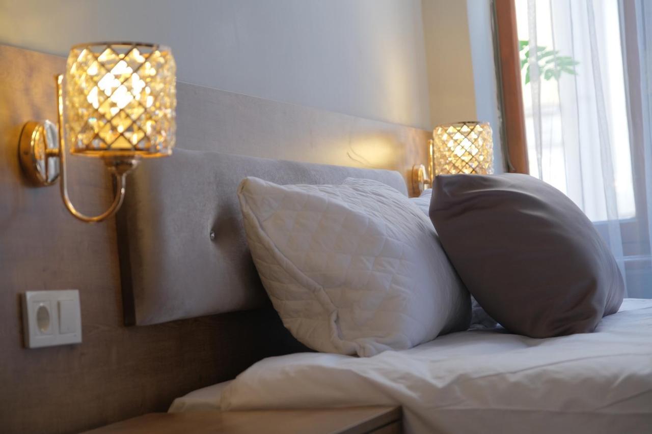 Adamantides Hotel Istanbul Bagian luar foto